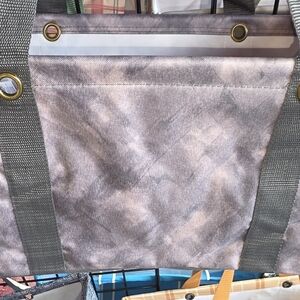 Medium Utility Tote in Dusty smoke